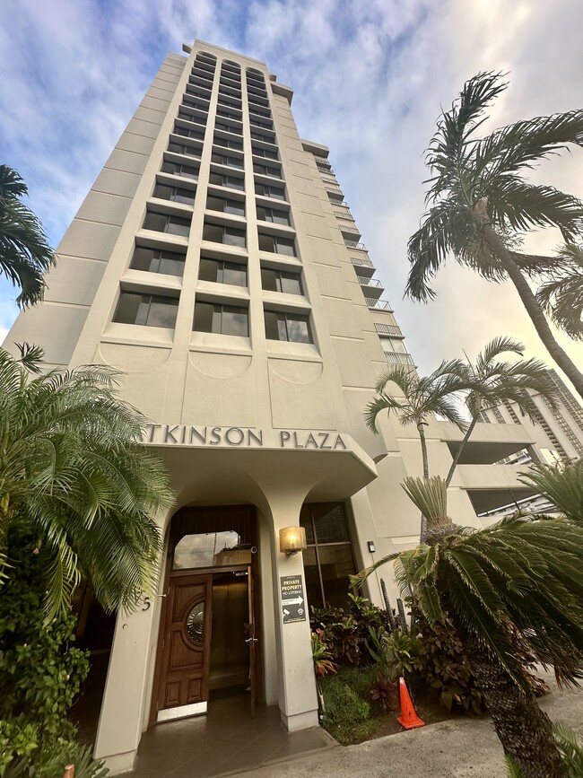 475 Atkinson Dr, Unit 705 in Honolulu, HI - Foto de edificio - Building Photo