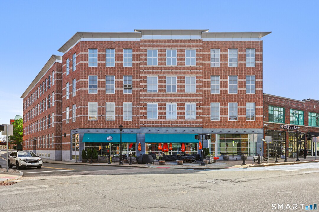 10 Ann St in Norwalk, CT - Building Photo