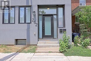 262 Annette St in Toronto, ON - Building Photo