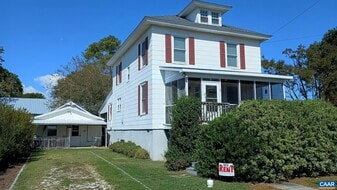 2 Brooklyn Ave in Wachapreague, VA - Building Photo