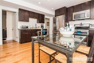 28 Clay St in Cambridge, MA - Building Photo