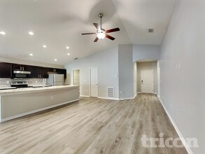 8070 Diamond Creek Ln in Lakeland, FL - Foto de edificio - Building Photo