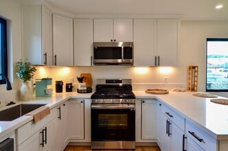 21025 Barbados Cir in Huntington Beach, CA - Building Photo - Building Photo