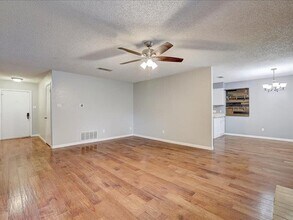 10906 Meadgreen Ct in Austin, TX - Building Photo - Building Photo