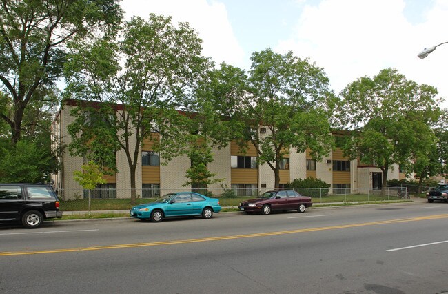 3016 S Cedar Ave in Minneapolis, MN - Building Photo - Building Photo