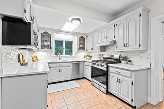 30 Bay Rd in Easton, MA - Foto de edificio - Building Photo