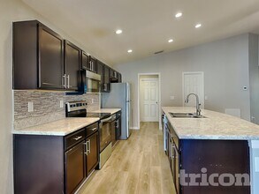 8070 Diamond Creek Ln in Lakeland, FL - Foto de edificio - Building Photo