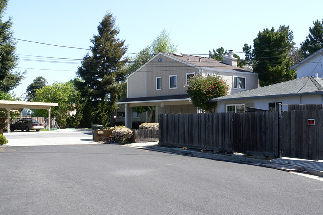 820 Cedar St in Redwood City, CA - Building Photo - Building Photo