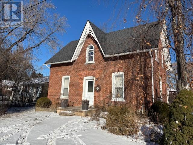 195 Prince Edward St in Brighton, ON - Building Photo