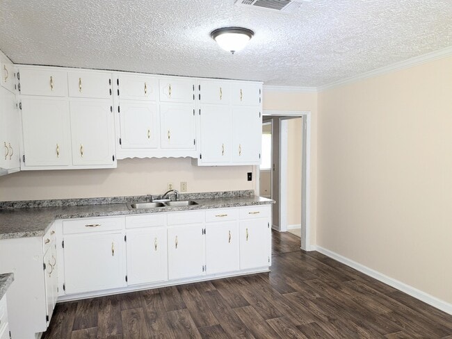 1081 Veal St SW in Conyers, GA - Building Photo - Building Photo