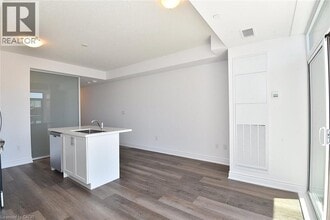 450 Dundas St E in Waterdown, ON - Building Photo - Building Photo