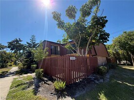 1520 Park Meadows Dr in Ft. Myers, FL - Building Photo