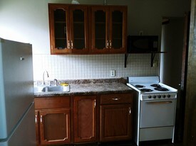 118 E Railroad St Apartments
