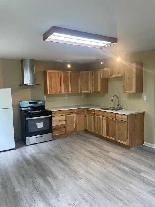 207 Gorham Ave in Mayfield, PA - Building Photo