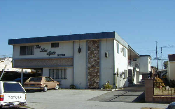 11234 Emelita St in North Hollywood, CA - Foto de edificio