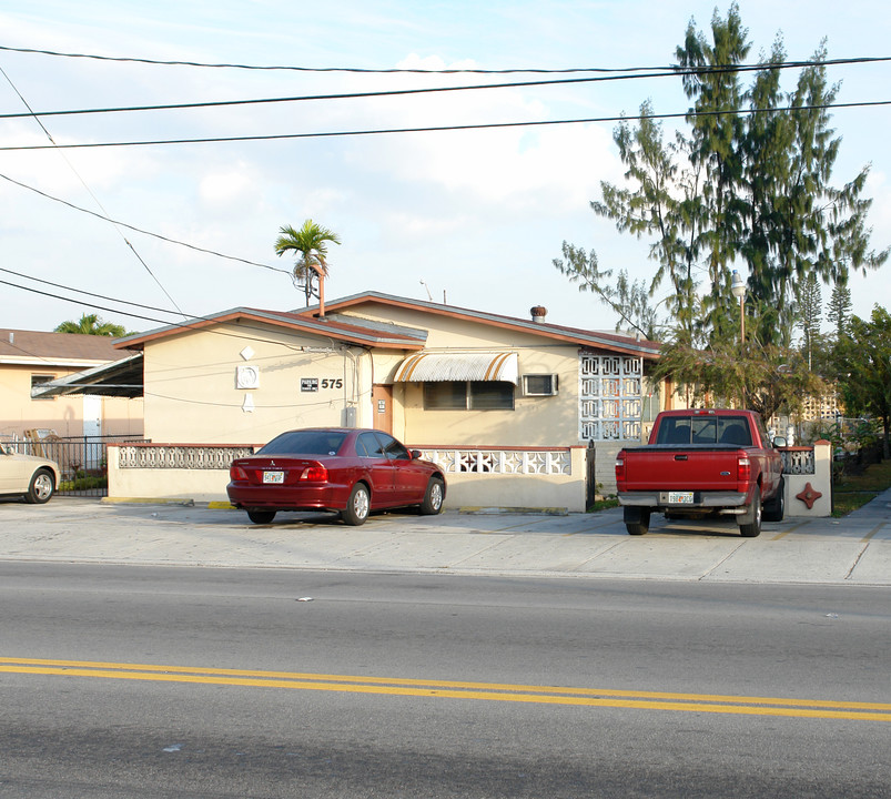 575-583 E 21st St in Hialeah, FL - Building Photo