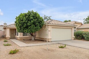 1673 E Tremaine Ave in Gilbert, AZ - Building Photo