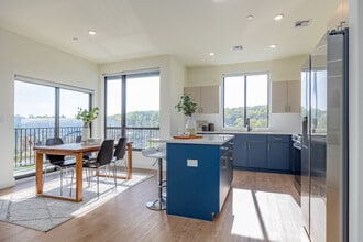 The West Luxury Residence in West Orange, NJ - Foto de edificio - Interior Photo