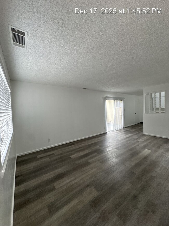 2724-2728 S Sallee Ct in Visalia, CA - Building Photo - Building Photo