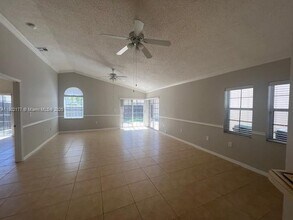 4333 NW 113th Pl in Doral, FL - Building Photo - Building Photo