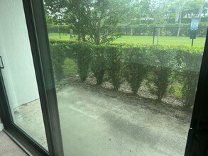 9052 Gulf Run Way in Wellington, FL - Foto de edificio - Building Photo