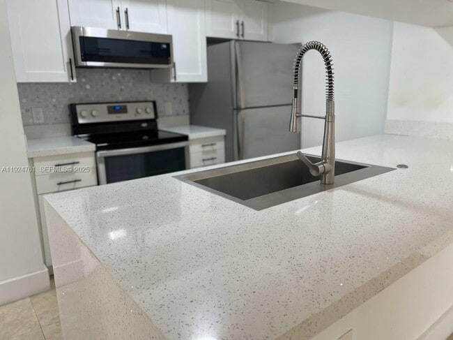 410 S Park Rd in Hollywood, FL - Building Photo - Building Photo