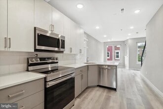 2424 Nicholas St in Philadelphia, PA - Building Photo - Building Photo