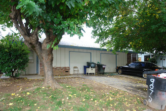 9070-9072 Salmon Falls Dr in Sacramento, CA - Building Photo - Building Photo