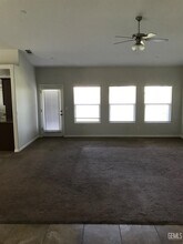 10302 Fenwick Island Dr in Bakersfield, CA - Building Photo - Building Photo