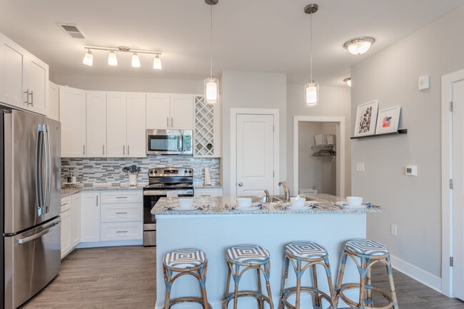 Addison Ridge Apartments in Fayetteville, NC - Building Photo - Interior Photo