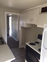 230 W Main St, Unit 2 in Milan, MI - Foto de edificio - Building Photo