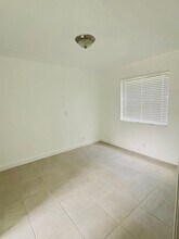 1490 NW 43rd St in Miami, FL - Building Photo - Building Photo