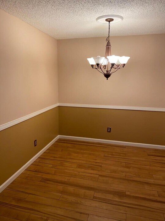 13715 Richmond Park Dr N, Unit 608 in Jacksonville, FL - Building Photo