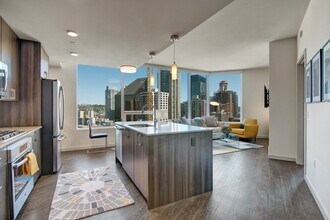 Tower 12 in Seattle, WA - Foto de edificio - Interior Photo