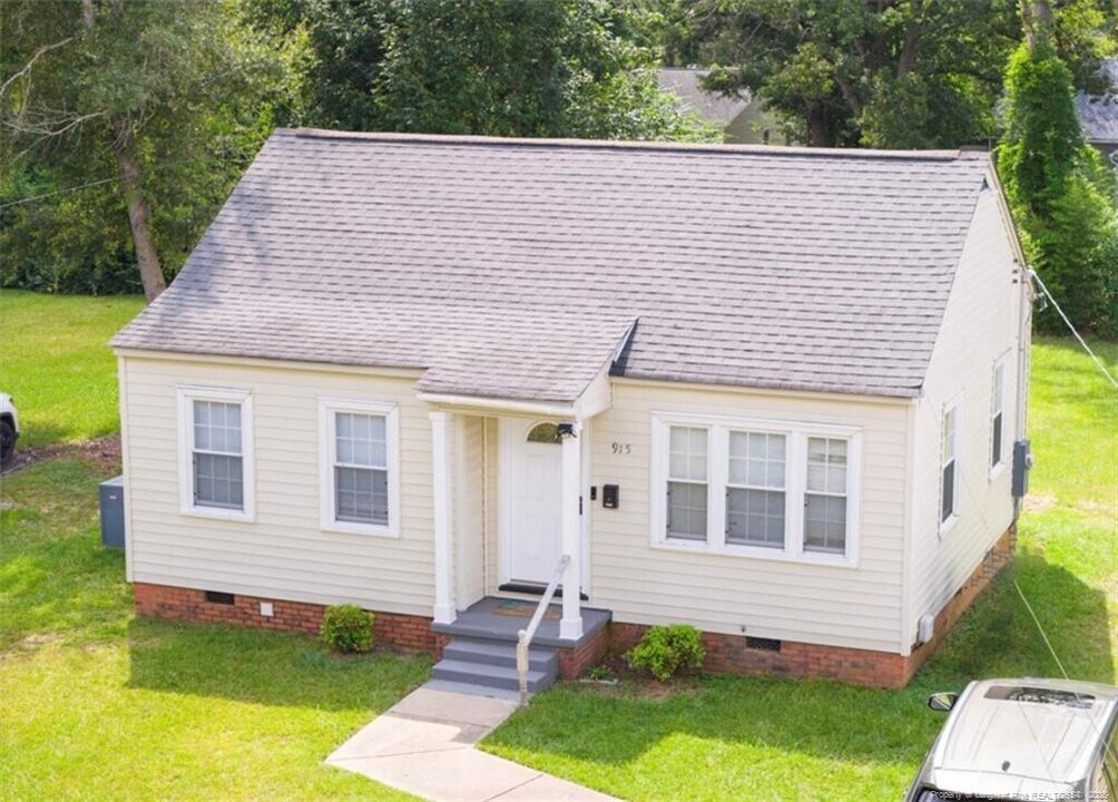 915 Anarine Rd in Fayetteville, NC - Building Photo