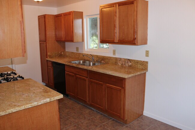 5217 Jefferson Sq, Unit Quiet Condo in Oxnard, CA - Building Photo - Building Photo