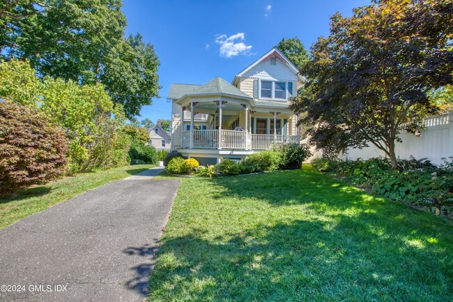 27 Kirby St in Greenwich, CT - Foto de edificio - Building Photo