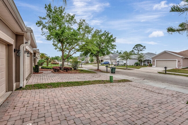 253 Catriona Dr in Daytona Beach, FL - Building Photo - Building Photo