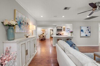 1838 Saxon Dr in Houston, TX - Foto de edificio - Building Photo