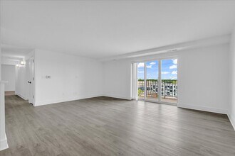 411 S Old Woodward Ave, Unit #924 in Birmingham, MI - Building Photo - Building Photo