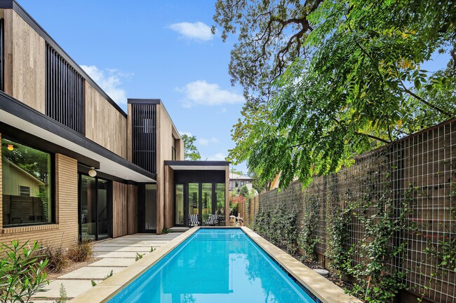 2407 W 10th St in Austin, TX - Building Photo - Building Photo