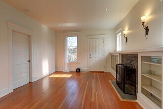 305 Dewey Pl E in Seattle, WA - Building Photo - Building Photo