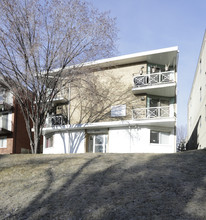 1735 13th St SW in Calgary, AB - Building Photo - Building Photo