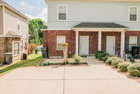 921 Muirfield Dr, Unit Pop Inn in Starkville, MS - Foto de edificio - Building Photo