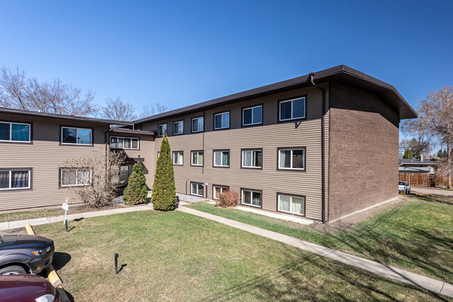 Creston House in Edmonton, AB - Building Photo - Building Photo