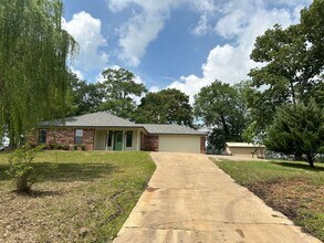 10052 W Lakeshore Dr in Tyler, TX - Building Photo - Building Photo