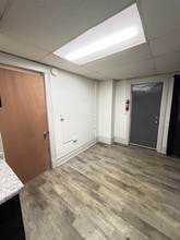 708 Mills St, Unit 5 in Kalamazoo, MI - Foto de edificio - Building Photo