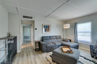 94 E Texas Ave in Henderson, NV - Building Photo - Building Photo