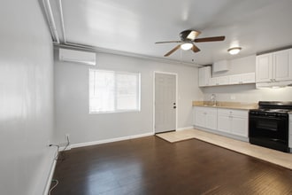 5945 Gaviota Ave in Long Beach, CA - Building Photo - Building Photo