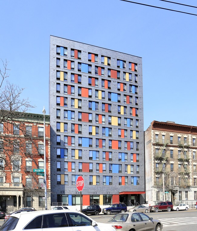 Boston Road Apartments in Bronx, NY - Foto de edificio - Building Photo